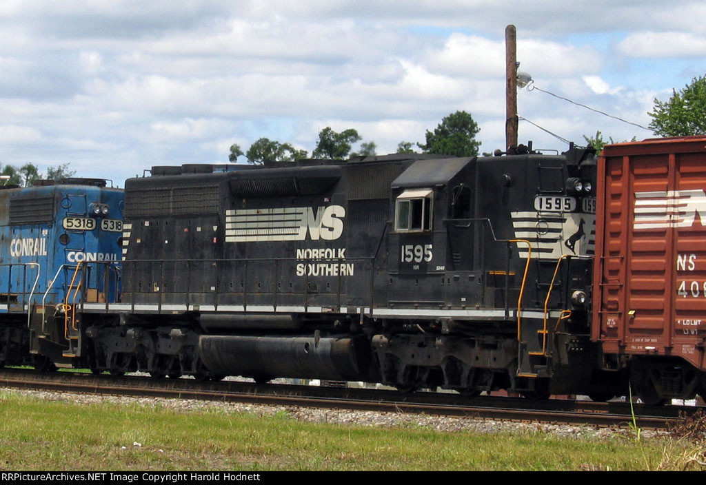 NS 1595 heads onto the "S" line